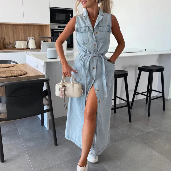 Lina – Robe en Denim Sculptée