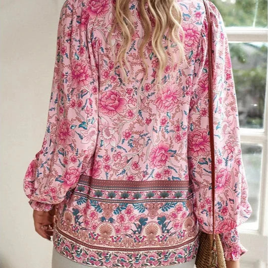 FloraChic – Blouse Imprimée à Manches Longues & Noeud Ajustable