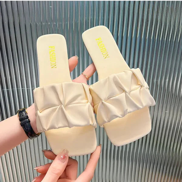 Viviane – Beige, Élégance Légère & Détail Plissé