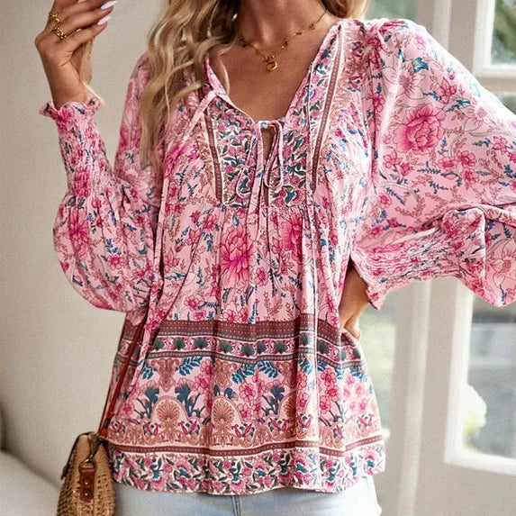 FloraChic – Blouse Imprimée à Manches Longues & Noeud Ajustable
