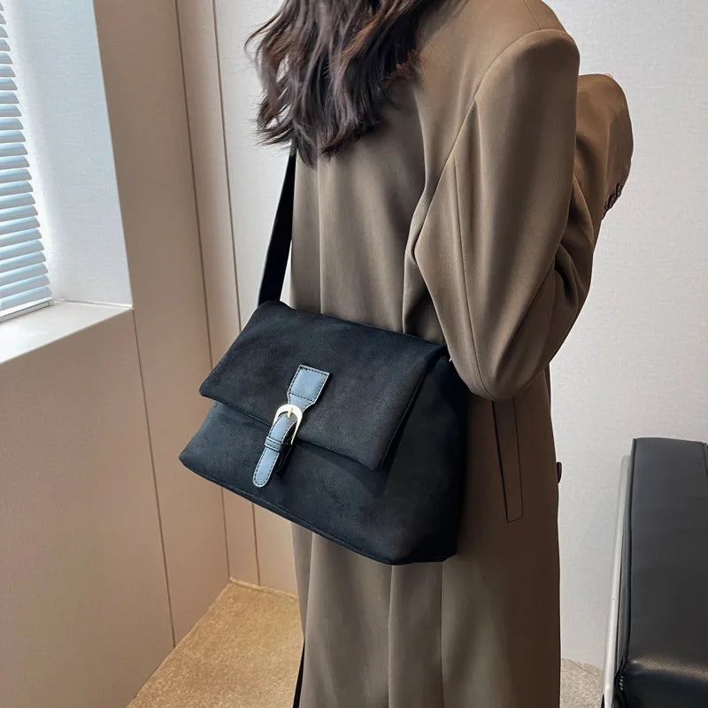 Naya Velours – Sac Bandoulière Suédine à Boucle