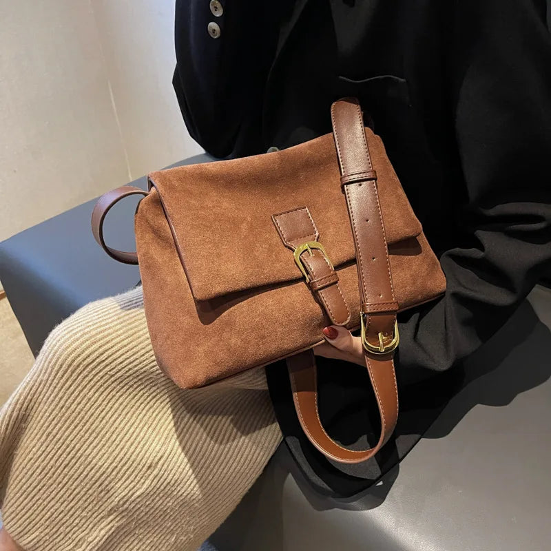 Naya Velours – Sac Bandoulière Suédine à Boucle