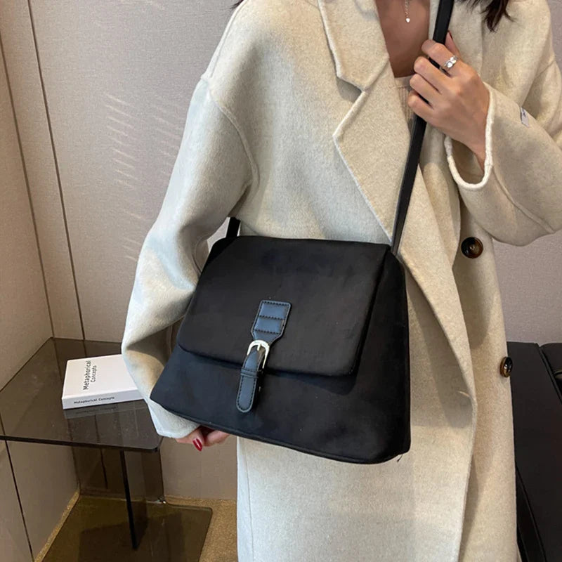 Naya Velours – Sac Bandoulière Suédine à Boucle