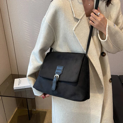 Naya Velours – Sac Bandoulière Suédine à Boucle